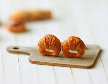 Food Earrings - Croissant Earrings